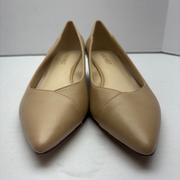 Nine West Nude Pointed Toe Low Wedge Size 7M - Picture 2 of 8